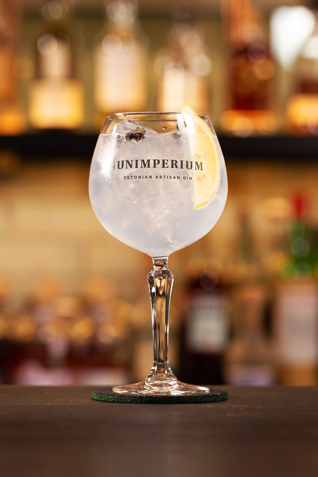 Navy Strength signature gin & tonic